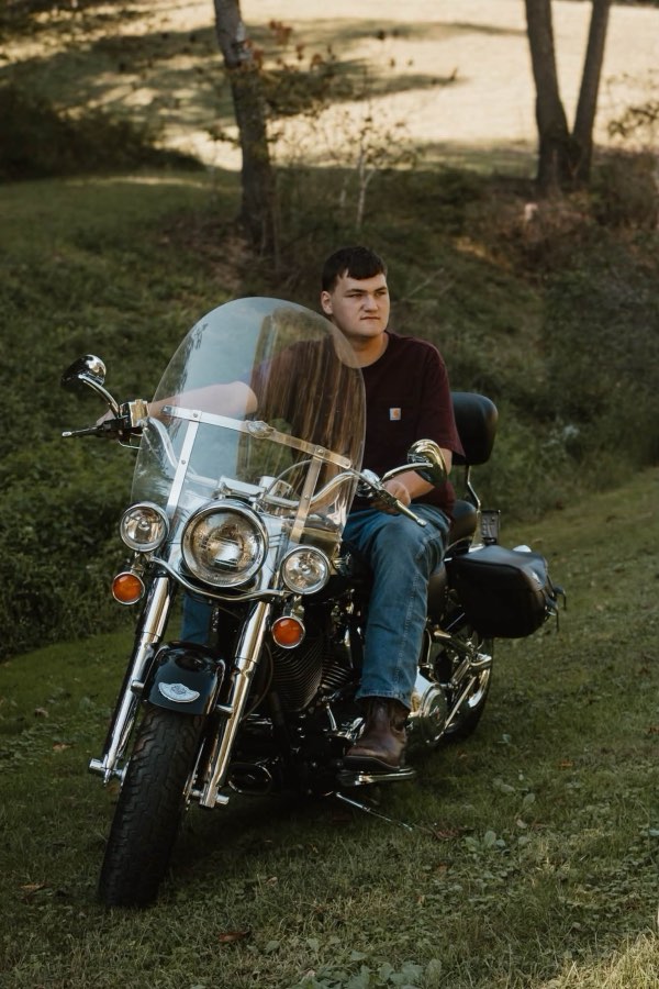Hunting senior portrait by Omens Photography.